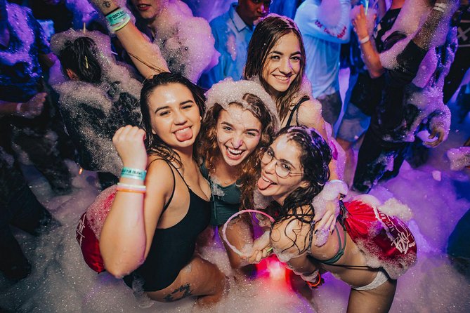 Big Night Out Pub Crawl - The Social Formula That Helps Solo Travelers