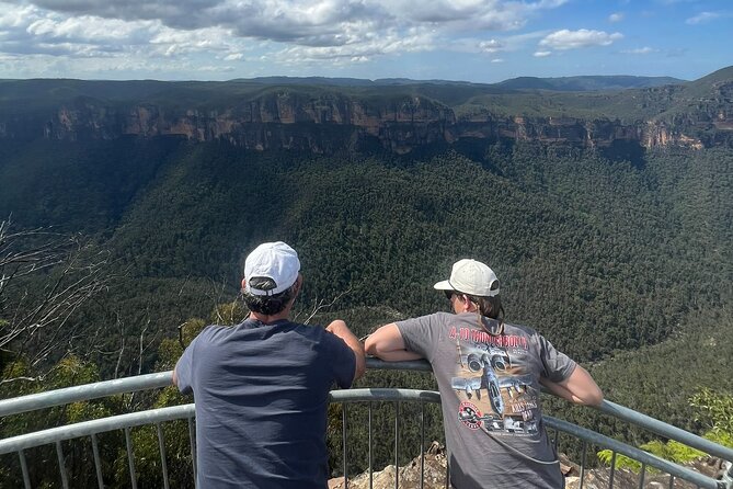 Blue Mountains Private Tour & Scenic World Included - Katoomba and cockatoos: the fun break that feels personal