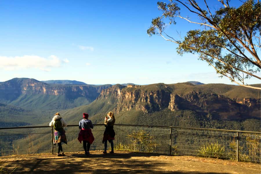 From Sydney: Blue Mountains, Sydney Zoo & Walking Tour - A First Nations cultural talk you’ll remember when you reach Echo Point