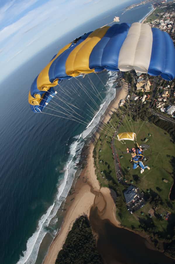 From Sydney: Tandem Skydive Experience over Beach - Safety briefing and the English-speaking instructor team