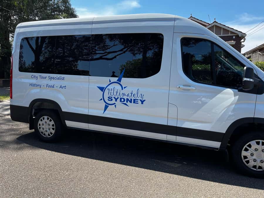 Half Day Small Group : The Story of Sydney Tour - Four Seasons pickup at 8:30am and why small-group matters