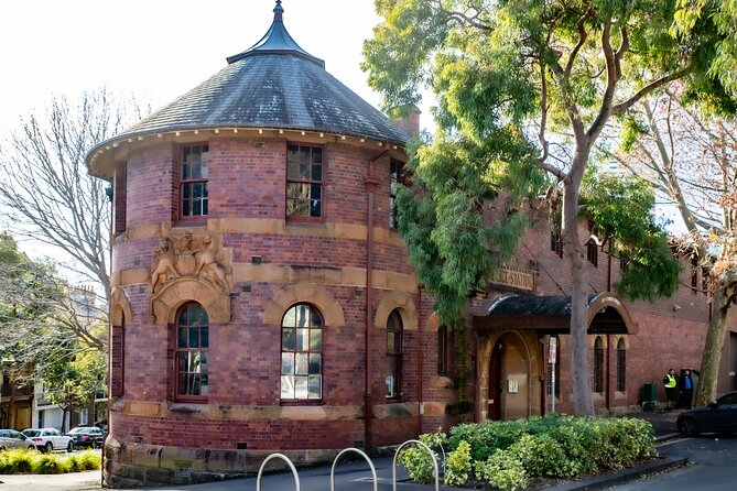 Historical True Crime Walking Tour of East Sydney - Stop 1: Hyde Park, the ANZAC Memorial, and a 1920s cold case