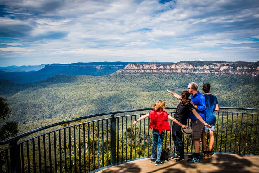 Katoomba: Blue Mountains Full-Day Hop-On Hop-Off Bus Tour - Stop-by-stop: cliff walks, falls, lookouts, and Leura breaks
