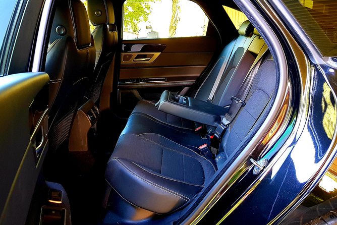 Limoroo, Airport Transfers and Luxe Door to Door Service. - Meeting Your Driver at the Right Spot: The Real Test of a Chauffeur Service
