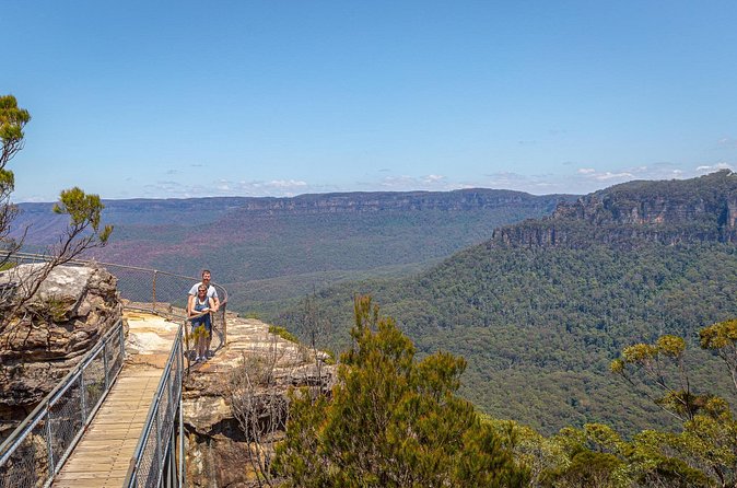 Luxury Small Group of 5 Blue Mountains Escape Tour - Katoomba lunch time and local shops: a real break from lookouts