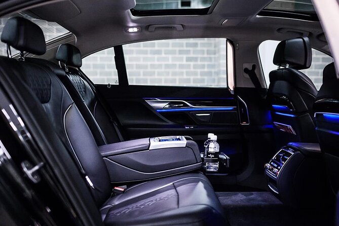 Luxury Van - Sydney Airport Private Departure Transfer - Finding the Right Meeting Spot Without Stress