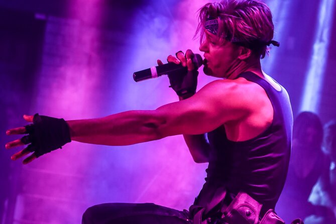 Magic Men Cabaret Show - What happens on stage: men, dance moves, and lighting spectacle