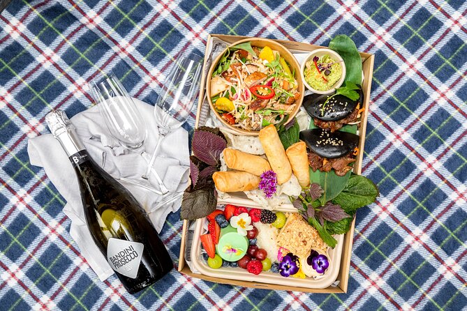 Picnic in the Royal Botanic Gardens for 2 - Wine + Southeast Asian flavors: the pairing logic