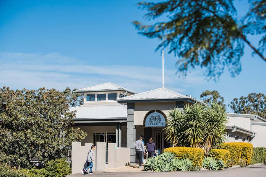 Pokolbin: Tulloch Hunter Heroes Wine Tasting & Cheese Board - What happens during the hour: a simple flow you can actually follow