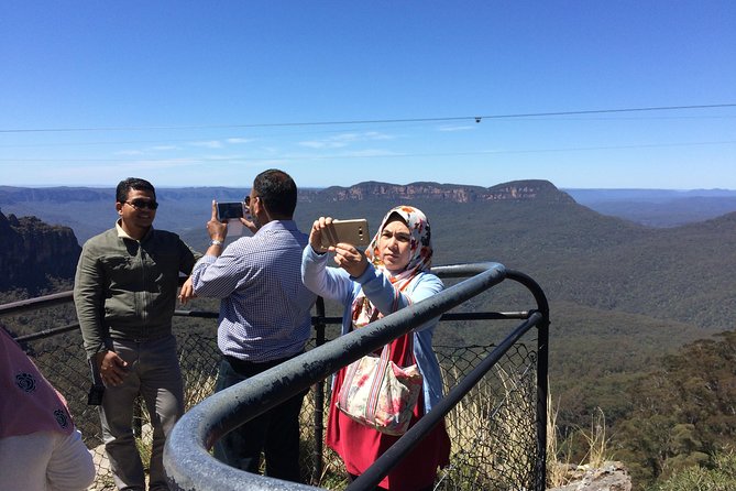 PRIVATE Blue Mountains tour & Koalas, Kangaroos, Cruise plus more - Katoomba-style viewpoints: Cahill’s Lookout and Eagle Hawk for real canyon drama