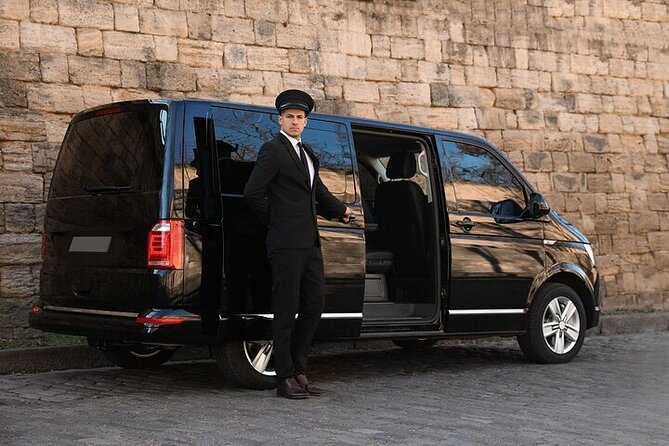 Private One-Way Airport Transfer from Sydney Airport to Sydney - From SYD to Your Door in About 15 Minutes