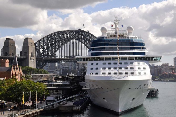 Shuttle Transfer from Sydney Airport to Cruise Ship Terminal at Circular Quay - Inside the air-conditioned minivan ride (and what 13 people changes)