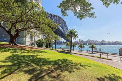 Small Group Tour Sydney City Highlights and Hidden Gems - Kirribilli, St Mary’s Cathedral, Farm Cove: neighbourhoods with details to notice