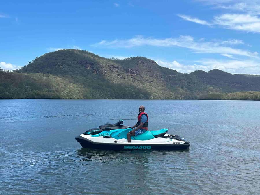 Sydney: 30 min Jet Ski Safari - Wondabyne station and Spencer breaks: how to handle photos and hunger
