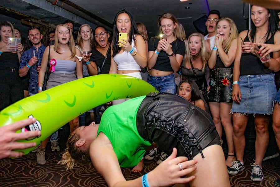 Sydney: Big Night Out Pub Crawl with Local Party Hosts - The included drinks, pizza timing, and how to pace yourself