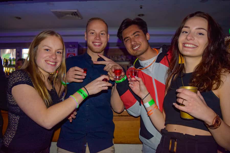Sydney: Big Night Out Pub Crawl with Local Party Hosts - Dress code and ID rules: small details that can ruin a night