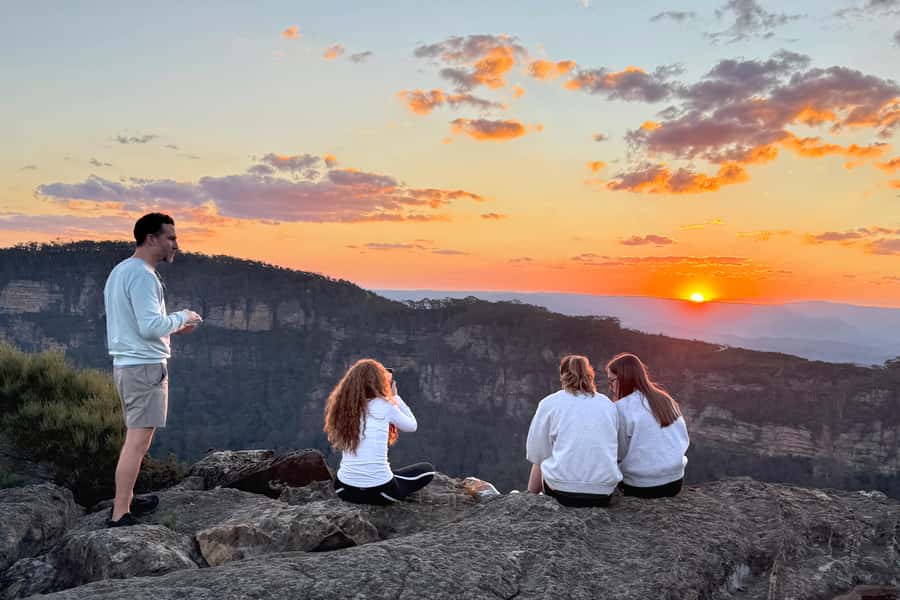 Sydney: Blue Mountains Kangaroos, Wilderness and Sunset Tour - Circular Quay start: convenience with a calm tone