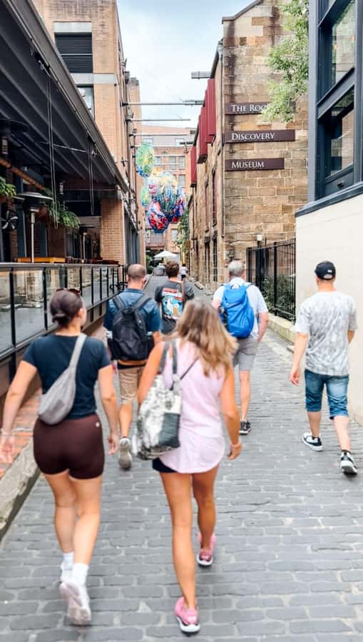 Sydney: City & The Rocks 3.5-Hour Walking Tour with a Drink - Small group size (12 max) and a guide who can answer questions