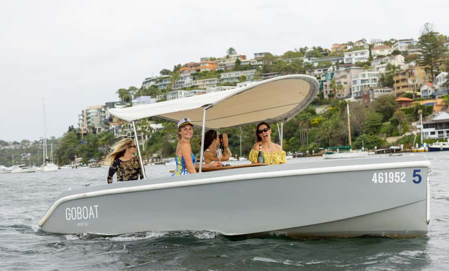 Sydney: Electric Boat Rental from The Spit, Mosman - Picnics on the water: turning the boat into the main event