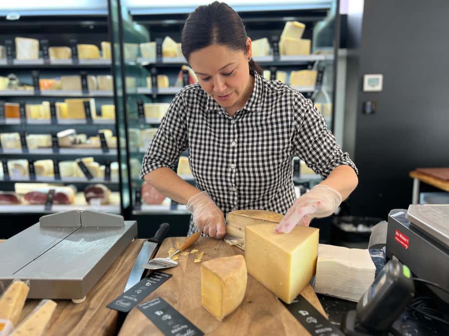 Sydney: Food Tour in Surry Hills with 8 Local Food Tastings - What You’ll Eat: 6+ Tastings Plus Wine and Ginger Beer