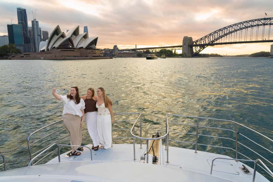 Sydney: Golden Glow Sunset Harbour Cruise with 1 Drink - Timing, Weather, and What to Bring for Comfort