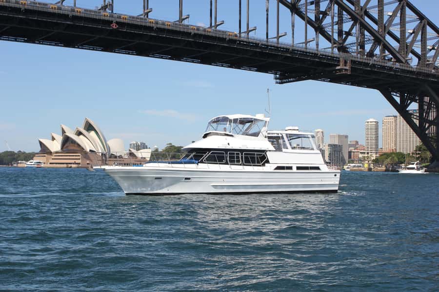 Sydney Harbour: 2-Hour Morning Yacht Cruise with Morning Tea - The first big show: cruising under the Harbour Bridge