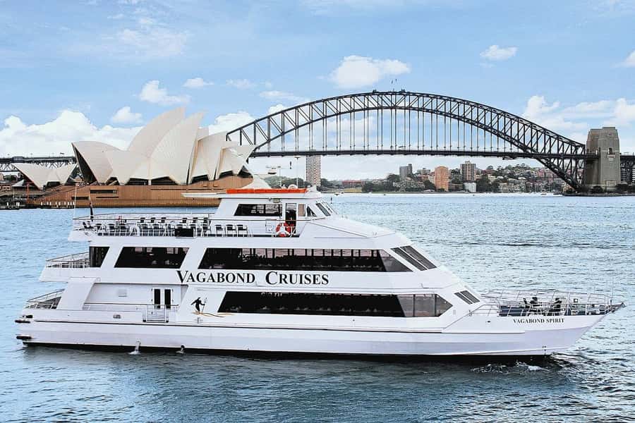 Sydney Harbour: 3-Hour Lunch Cruise with Live Music - From King Street Wharf to iconic views: how the timing works