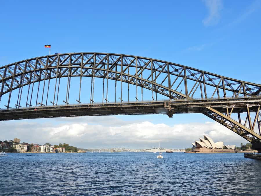 Sydney: Harbour Cruise with Buffet Lunch - Live commentary: how guides like Ron make the harbour click