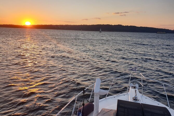Sydney Harbour Discovery Dinner Cruise Scenic Sights and Buffet - The buffet dinner: what to expect and how to eat without stress