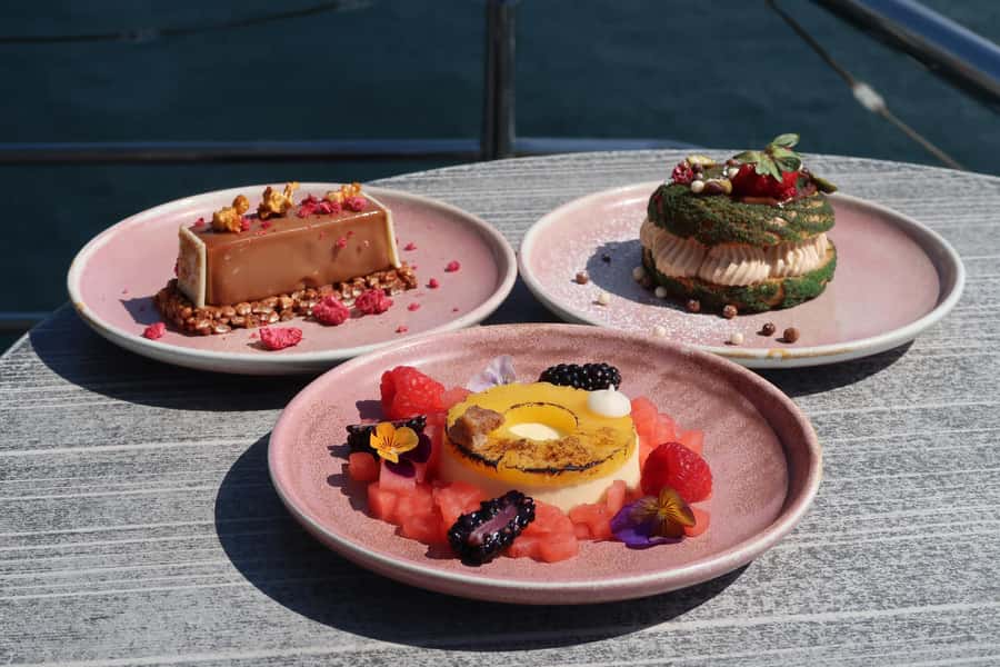 Sydney Harbour: Glass Boat Signature Dinner Cruise - Should you book the Sydney Harbour Glass Boat dinner cruise?