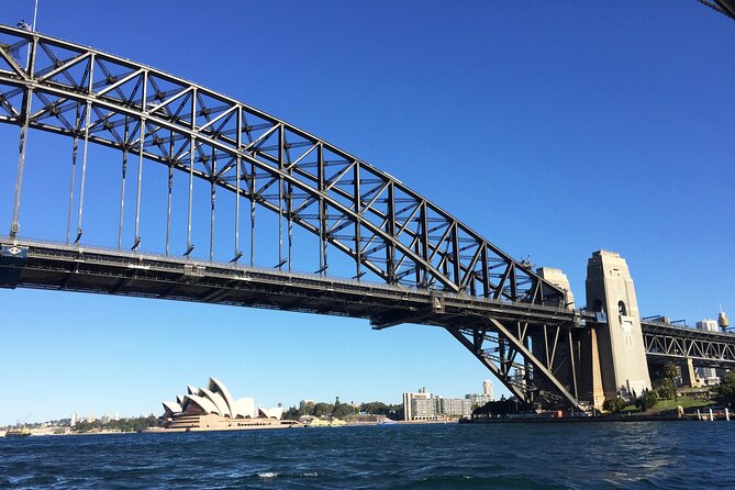 Sydney: Harbour Highlights & Aussie Bites Catamaran Cruise - Comfort, Weather, and Photo Time on Kirralee
