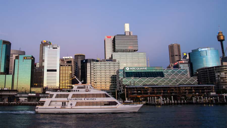 Sydney Harbour: Latin Fiesta Dinner Cruise - The 4-hour cruise rhythm: dinner, show, DJ, and landmark light