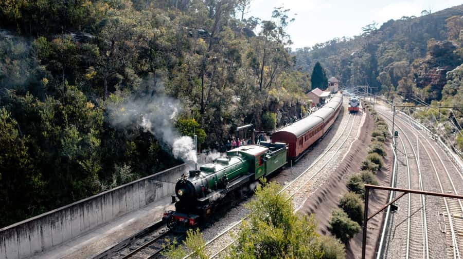 Sydney: Heritage Zig Zag Steam Train and Blue Mountains Tour - Katoomba lunch: one hour to refuel and reset