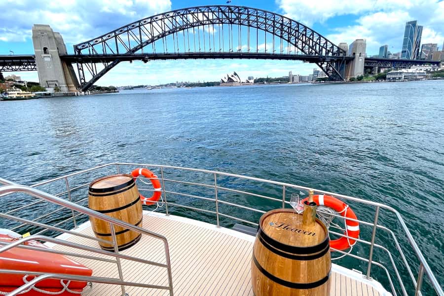 Sydney: Intimate Vivid Harbour Cruise with Canapes - Where to Meet at Pier 2 Walsh Bay (and How Not to Miss It)