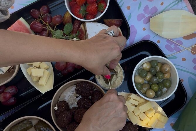 Sydney: Ku-ring-gai Chase National Park with Hike, Swim, Picnic - Picnic on the Coast: What You Actually Eat and Why It Works