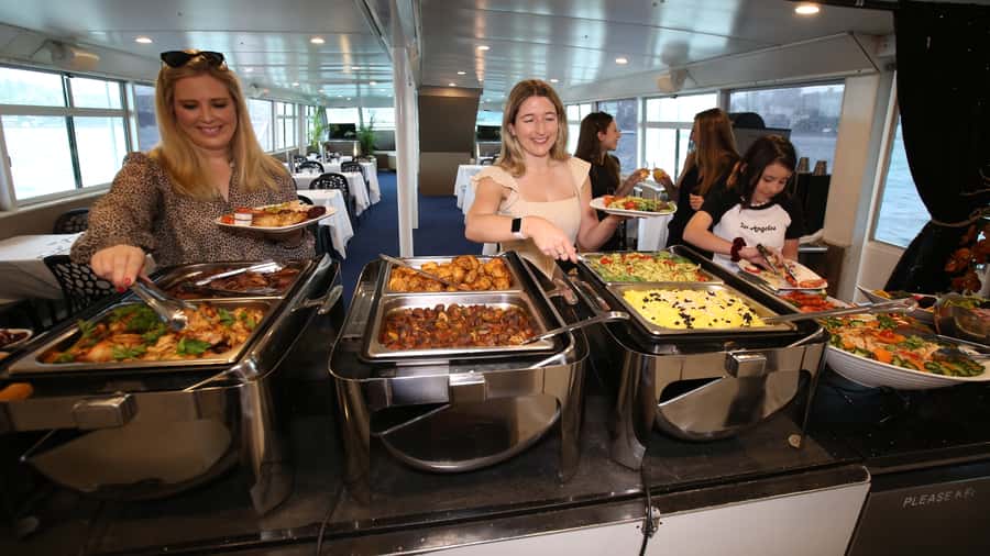 Sydney: Morning Sightseeing Bus to Bondi with Lunch Cruise - A land-and-sea Sydney plan that fits a single day