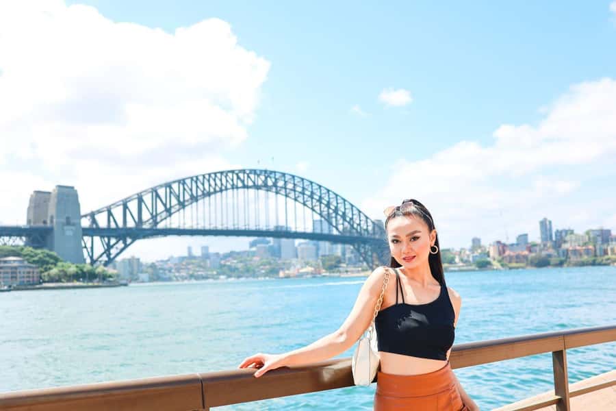 Sydney: Private Photoshoot outside the Opera House - Getting relaxed fast: the coaching you should lean on