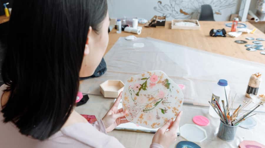 Sydney: Resin Art Classes - Cheeseboards & Coasters - Art Masterclass Sydney: What Happens Before You Pour Resin