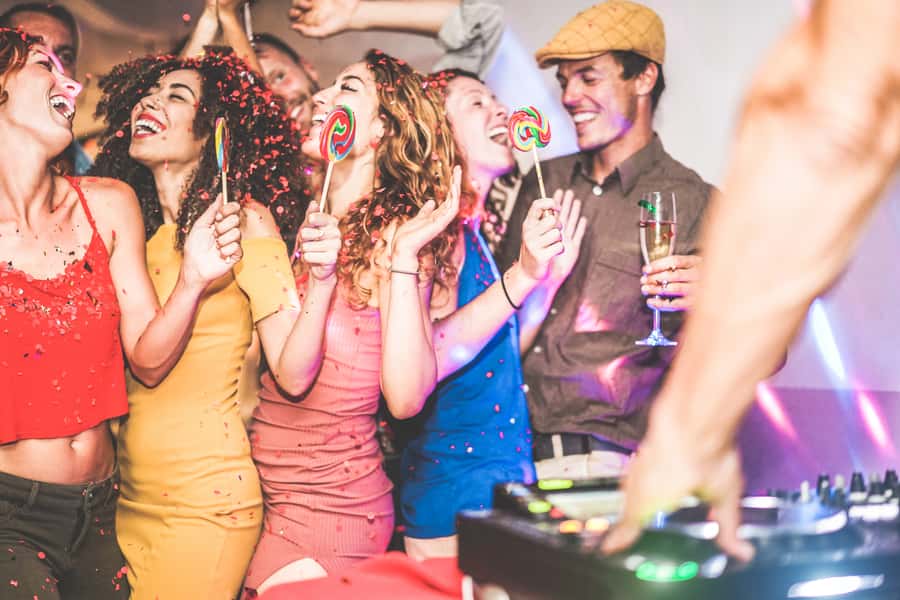Sydney: Retro Party Cruise in Sydney Harbour with Snacks - Vibe, Energy, and Music: What the Retro DJ Really Means