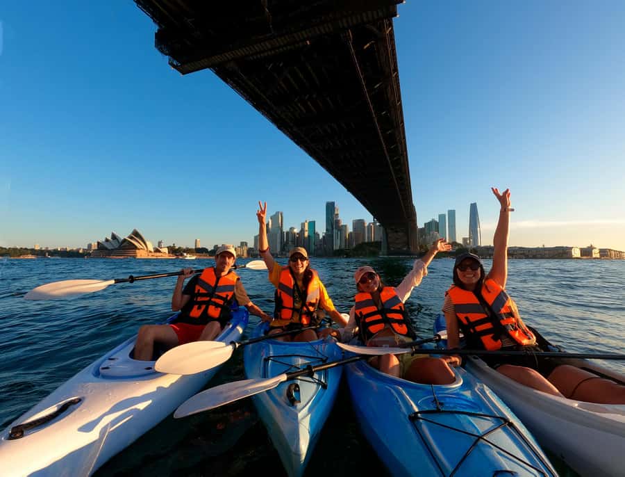 Sydney: Sunset Kayak - Opera & Harbour Bridge Tour (5p. max) - Paddling near the Harbour Bridge: why that under-bridge feeling is special