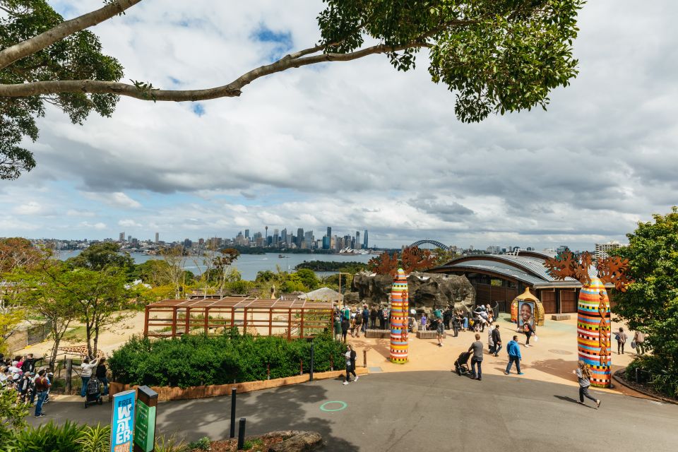 Sydney: Taronga Zoo Tickets - Shows and keeper talks: free-flight birds and seal time