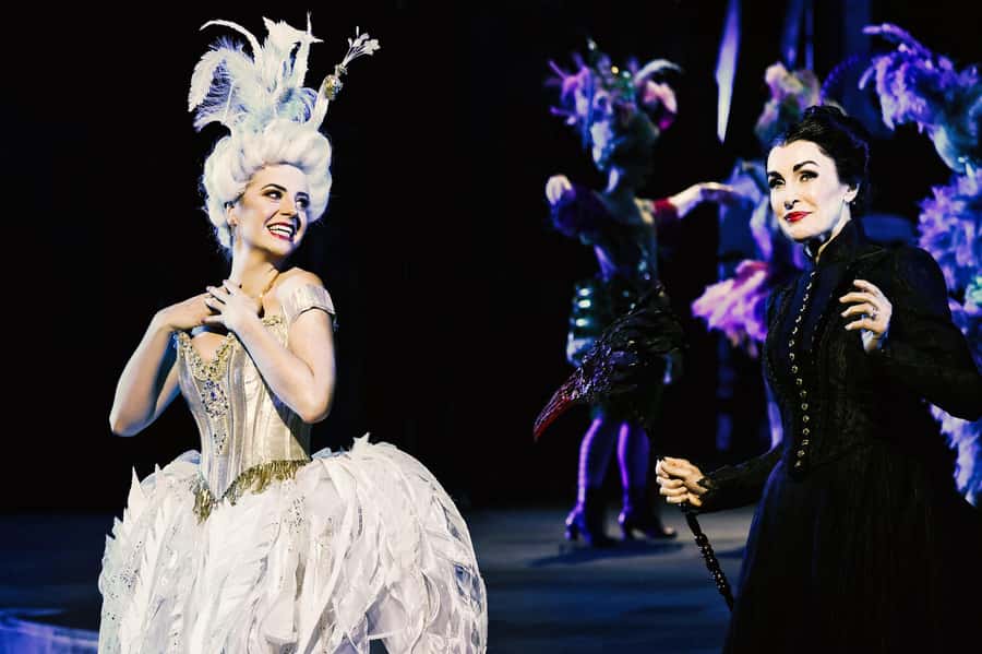 The Phantom of the Opera on Sydney Harbour Tickets - Your evening plan: arrive for bars at 5pm, settle for 160 minutes